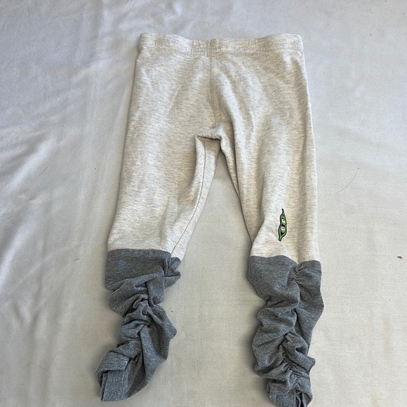 Peekaboo PK Beans - Gray Ruched Leggings with Textured Design - Picture 3 of 4